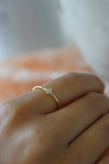 DAINTY SMOOTH RING